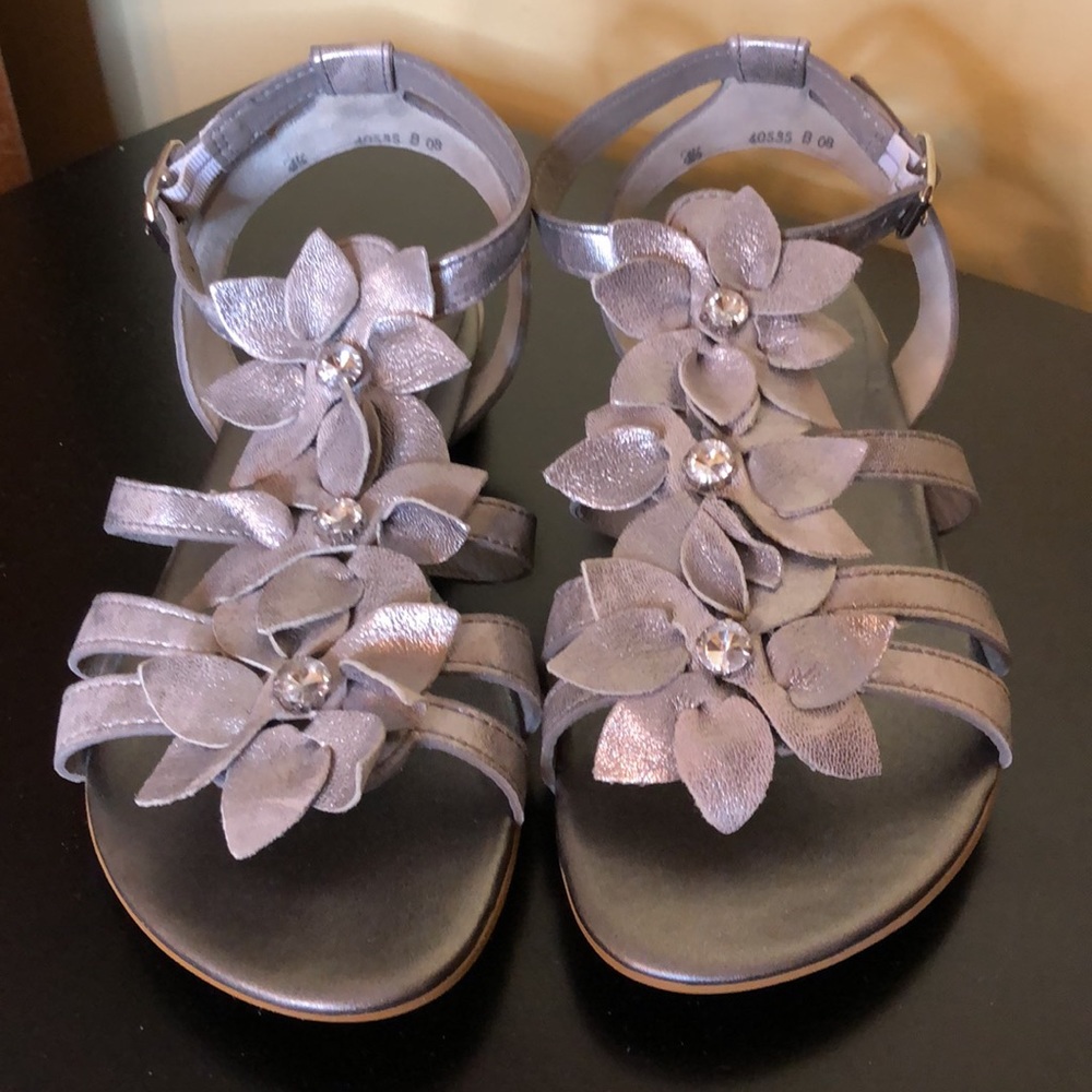 Paul Green Silver Flower 🌸 Sandals